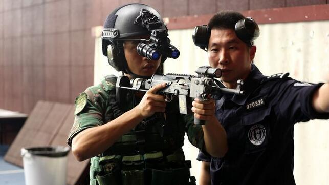 深圳特警与驻港部队特战分队联训